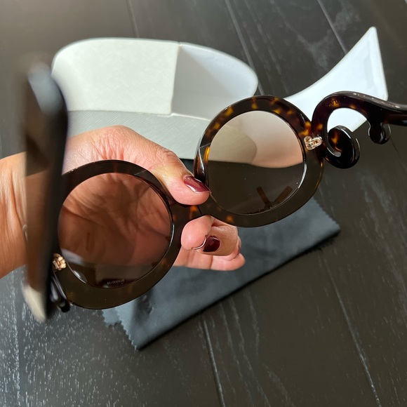 Authentic Prada Baroque tortoise sunglasses. - Picture 4 of 9